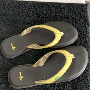 Sanuk chakra flip flops